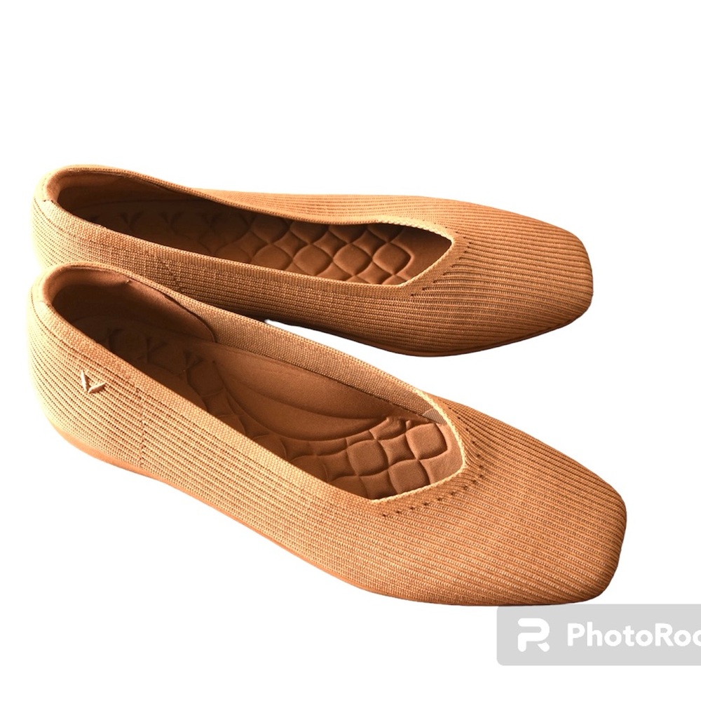 VIVAIA Square-Toe V-Cut Flats (Margot 2.0) Nutmeg Tan Camel Neutral size 39 or 8